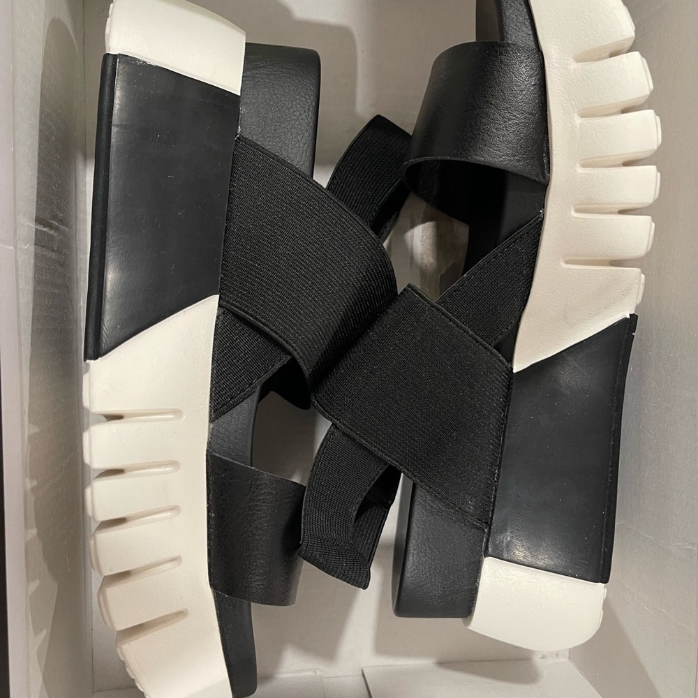**FLASH SALE**
MIA Black Platform Sandals NIB - Picture 3 of 4